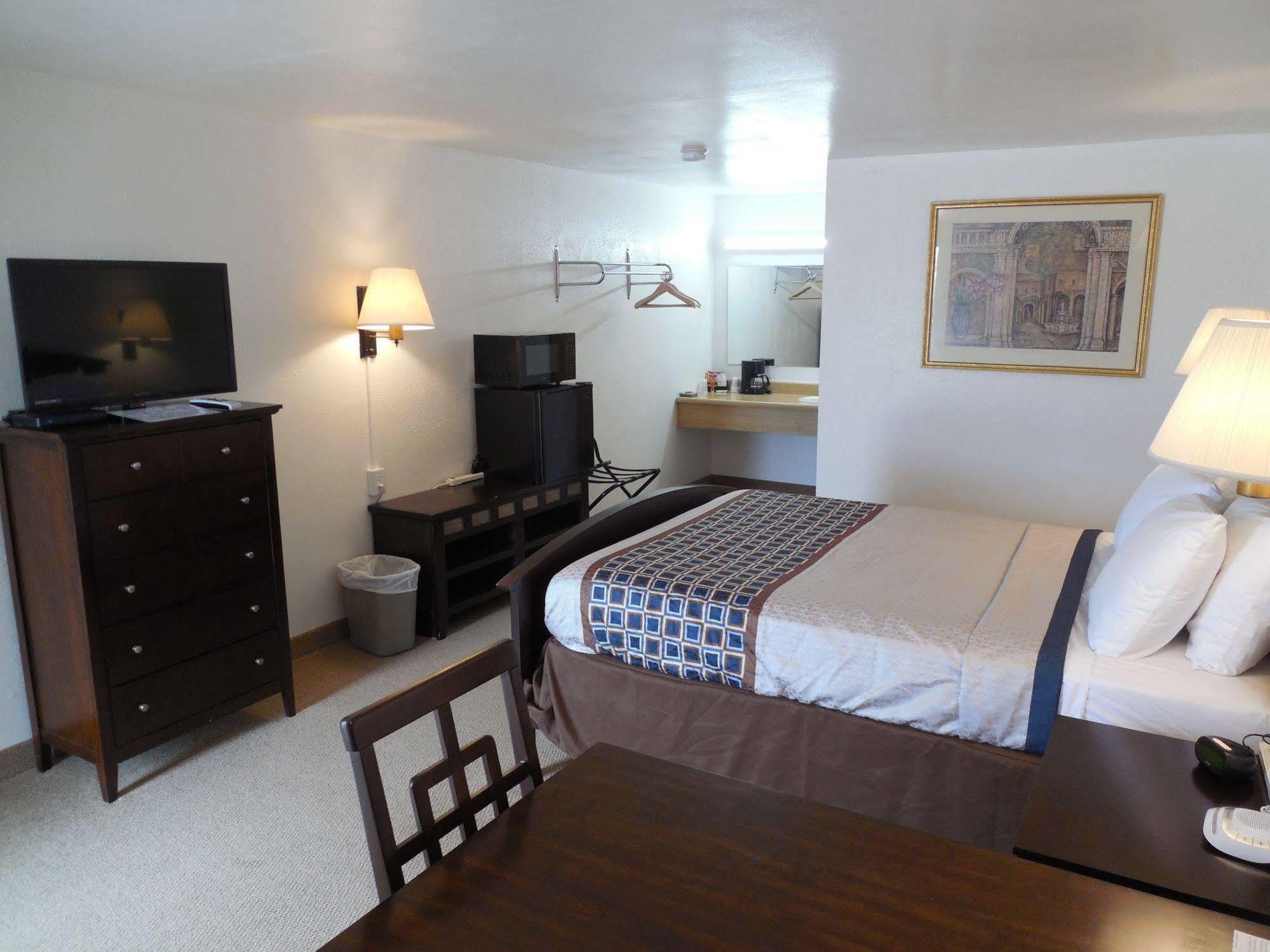 Motel 70 High Hill エクステリア 写真